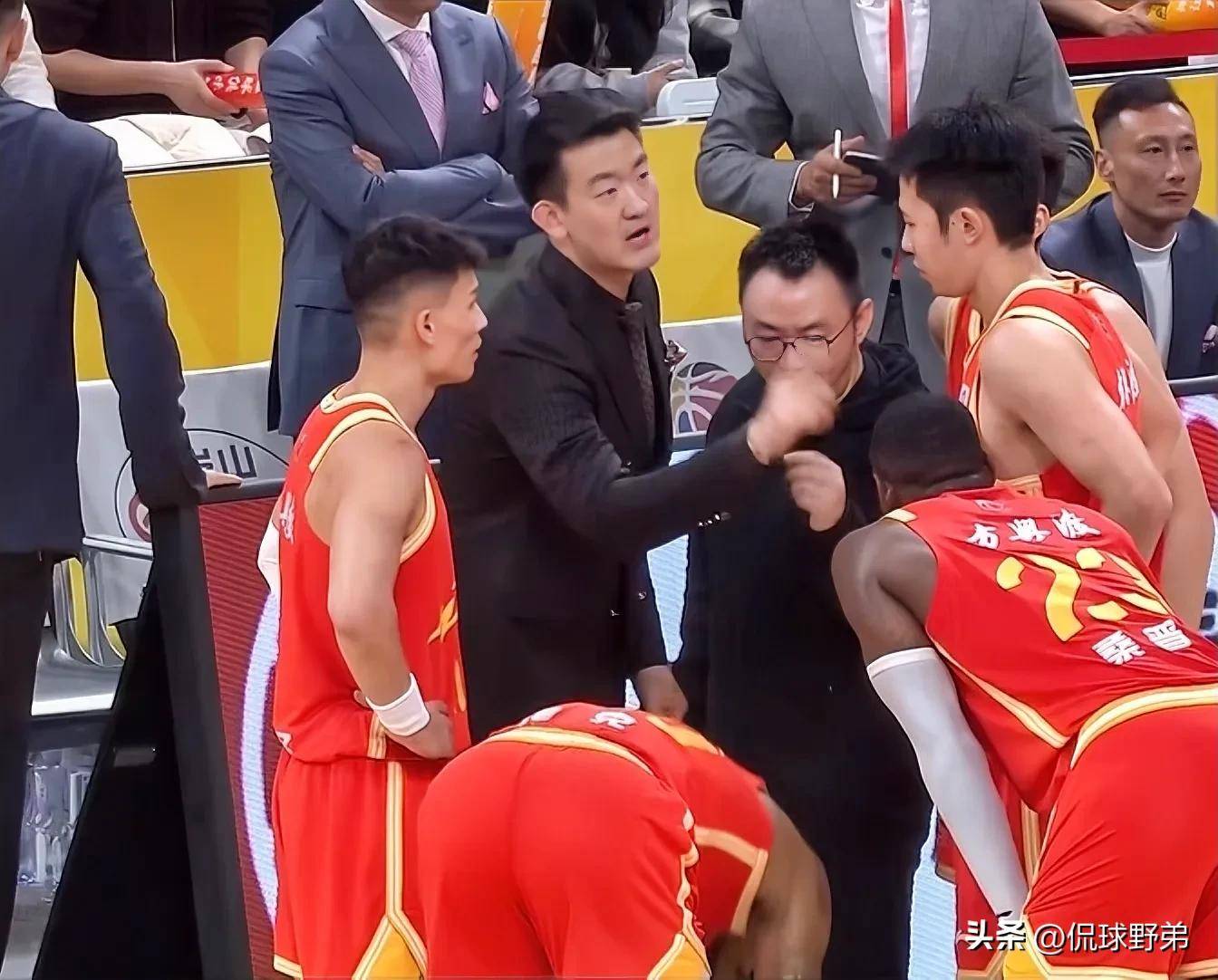 CBA常规赛赛程吃紧，北京首钢国际比赛日扳平良机，压力陡增，训练强度明显提升的简单介绍